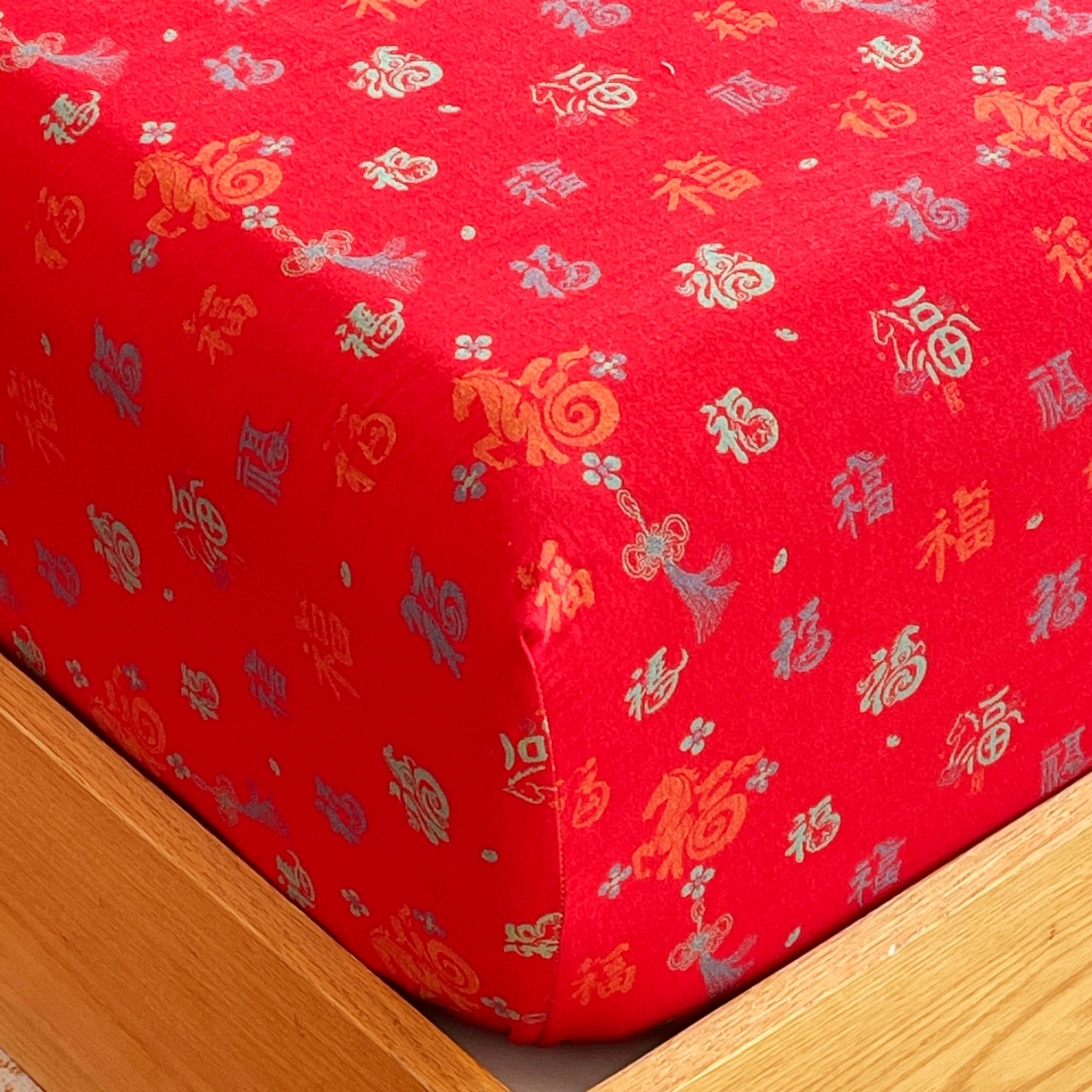 91家纺网 家纺一手货源 找家纺 春皖家纺 2026新款全棉色织双层纱提花百福系列拉链款-单床笠 红福马