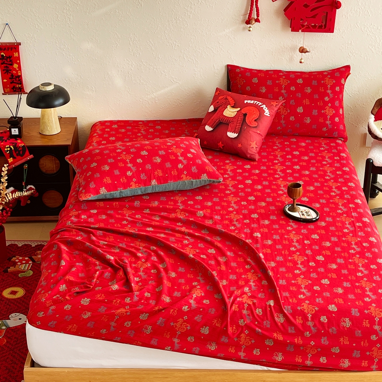 91家纺网 家纺一手货源 找家纺 春皖家纺 2026新款全棉色织双层纱提花百福系列拉链款-单床笠 红福马