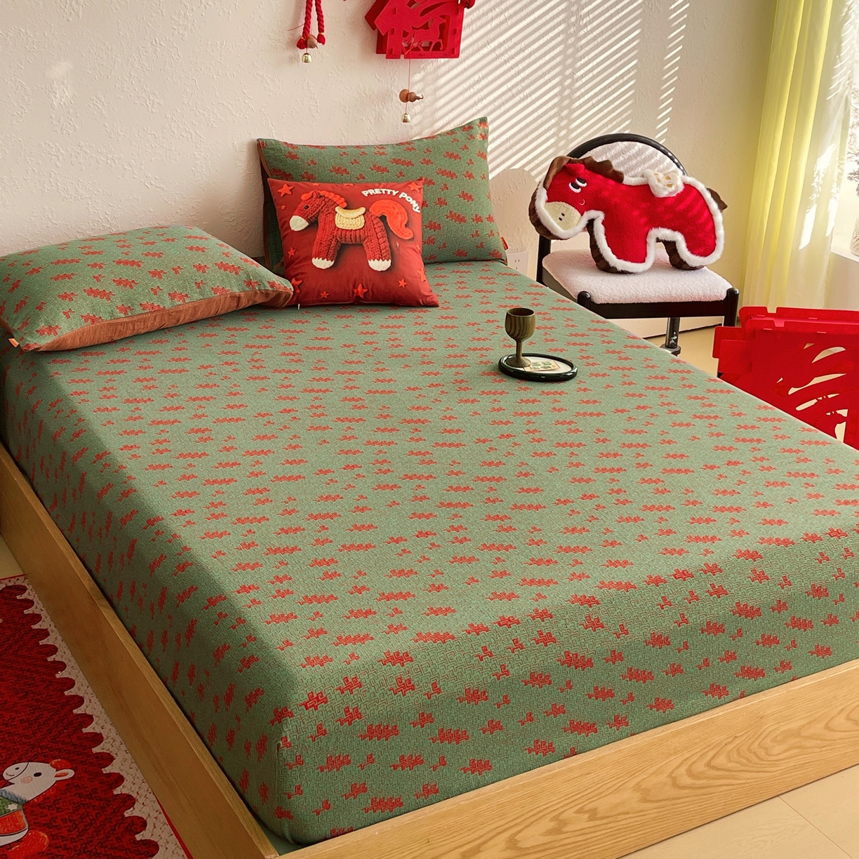 91家纺网 家纺一手货源 找家纺 春皖家纺 2026新款全棉色织双层纱提花百福系列拉链款-单床笠 绿赤兔