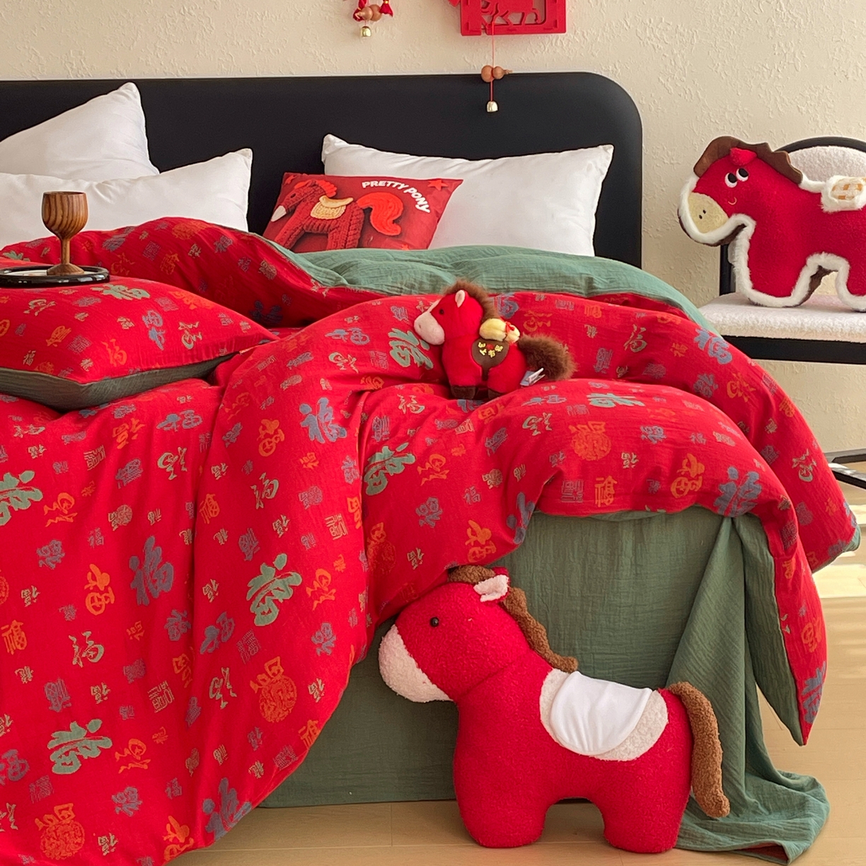 91家纺网 家纺一手货源 找家纺 春皖家纺 2026新款全棉色织双层纱提花百福系列拉链款-单被套 红百福