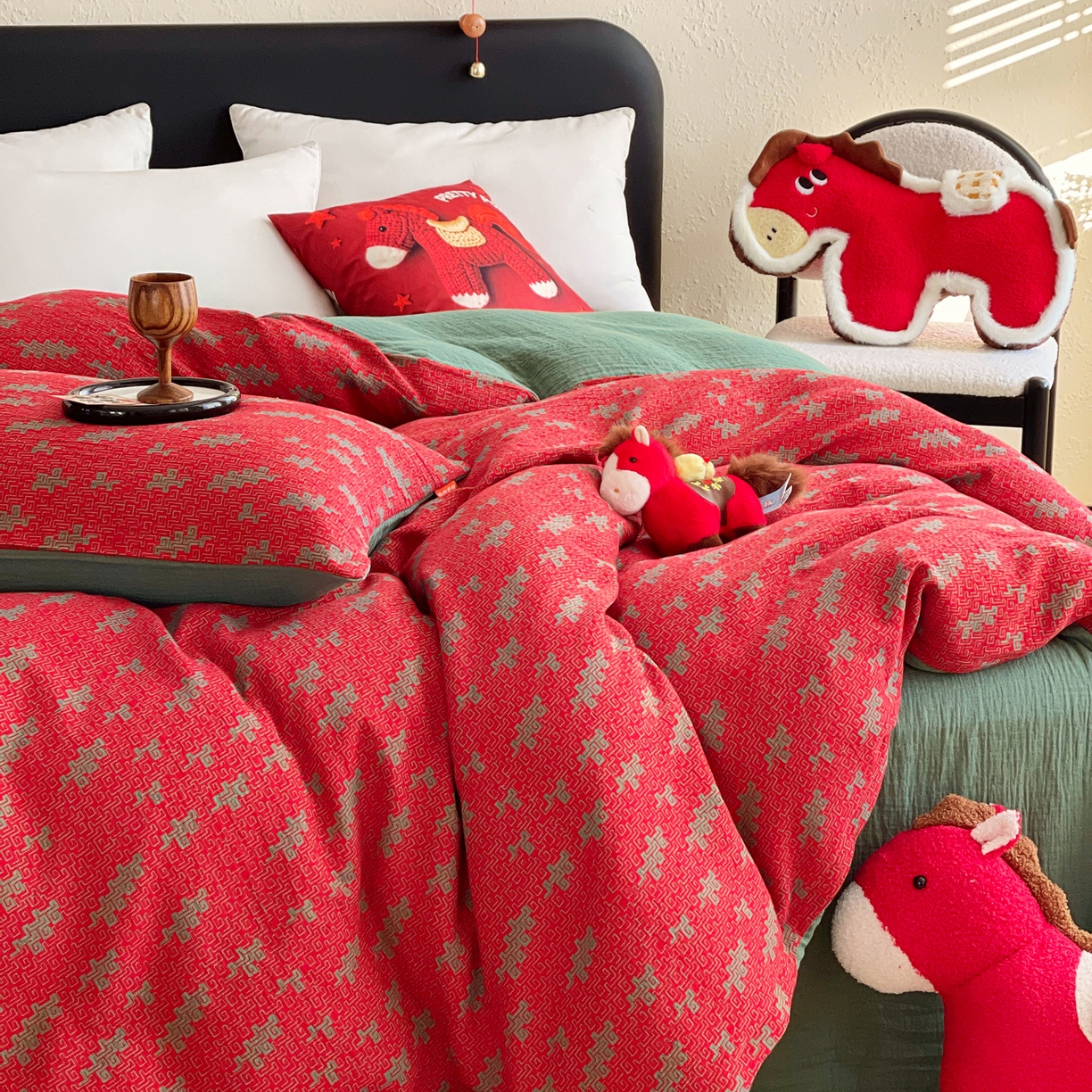 91家纺网 家纺一手货源 找家纺 春皖家纺 2026新款全棉色织双层纱提花百福系列拉链款-单被套 红赤兔