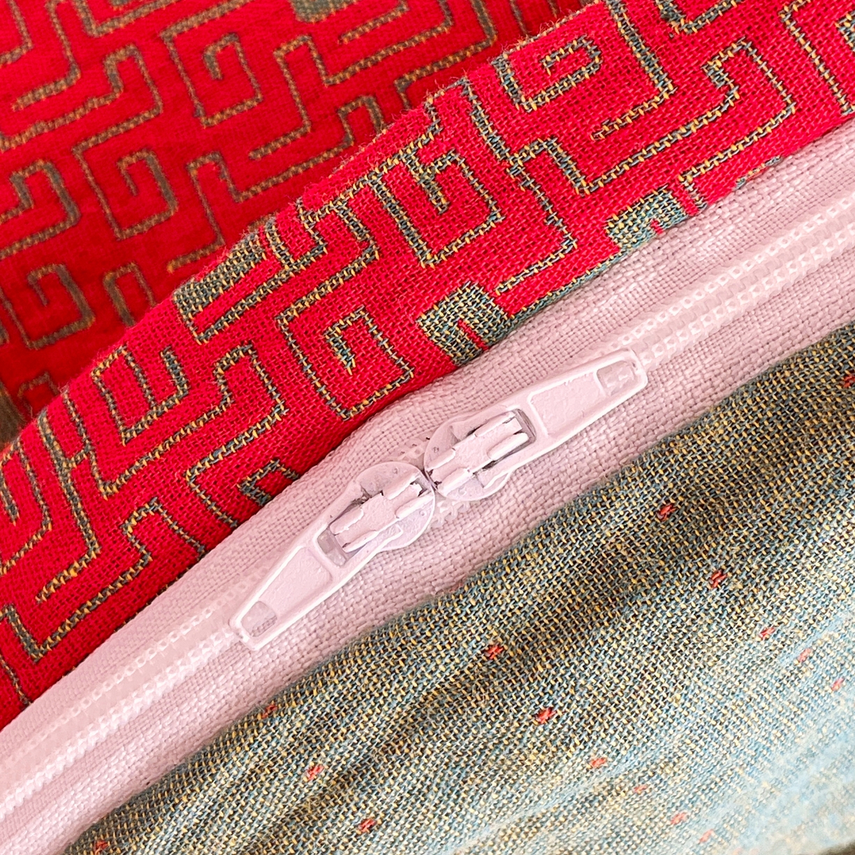 91家纺网 家纺一手货源 找家纺 春皖家纺 2026新款全棉色织双层纱提花百福系列拉链款-单被套 红赤兔