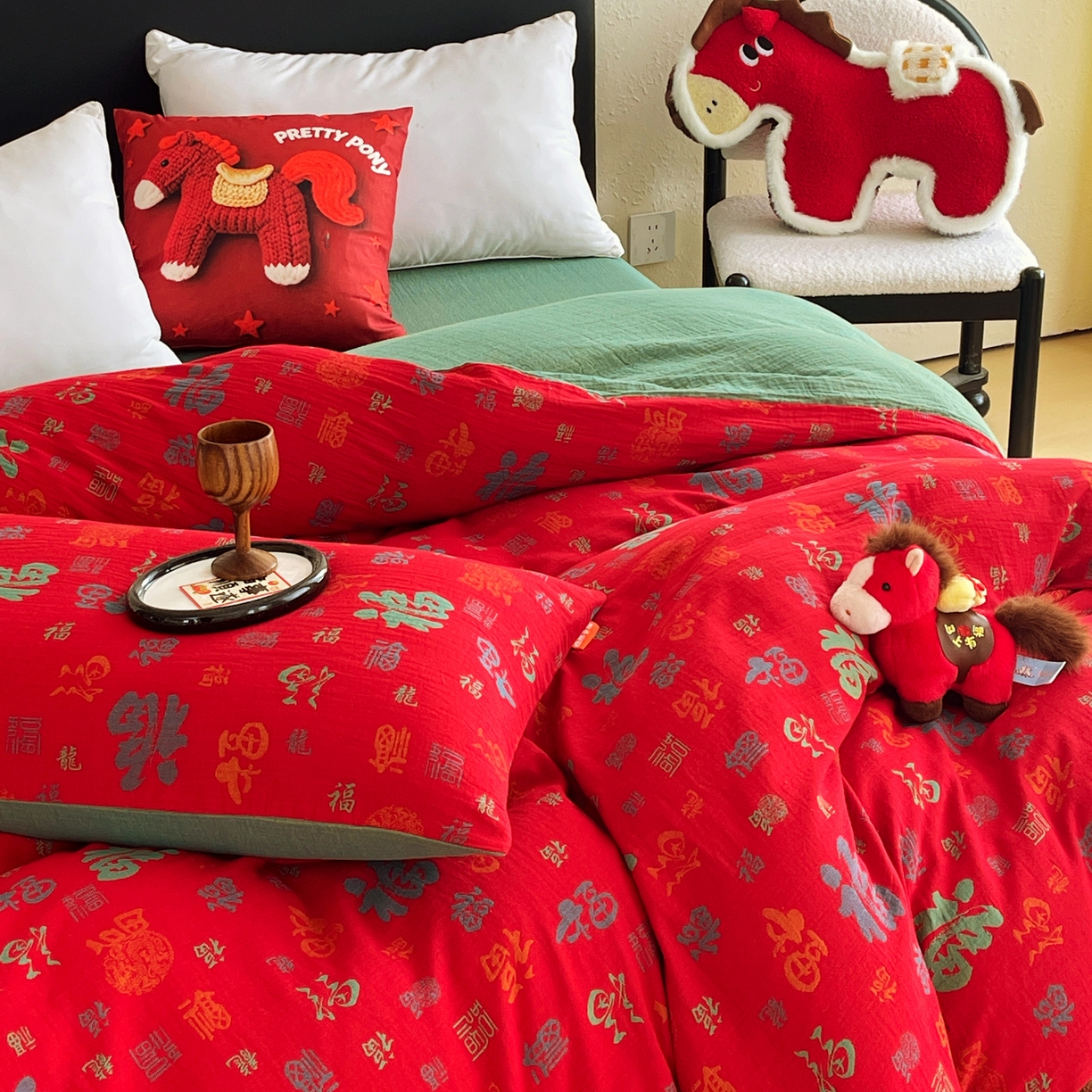 91家纺网 家纺一手货源 找家纺 春皖家纺 2026新款全棉色织双层纱提花百福系列拉链款-单被套 红百福