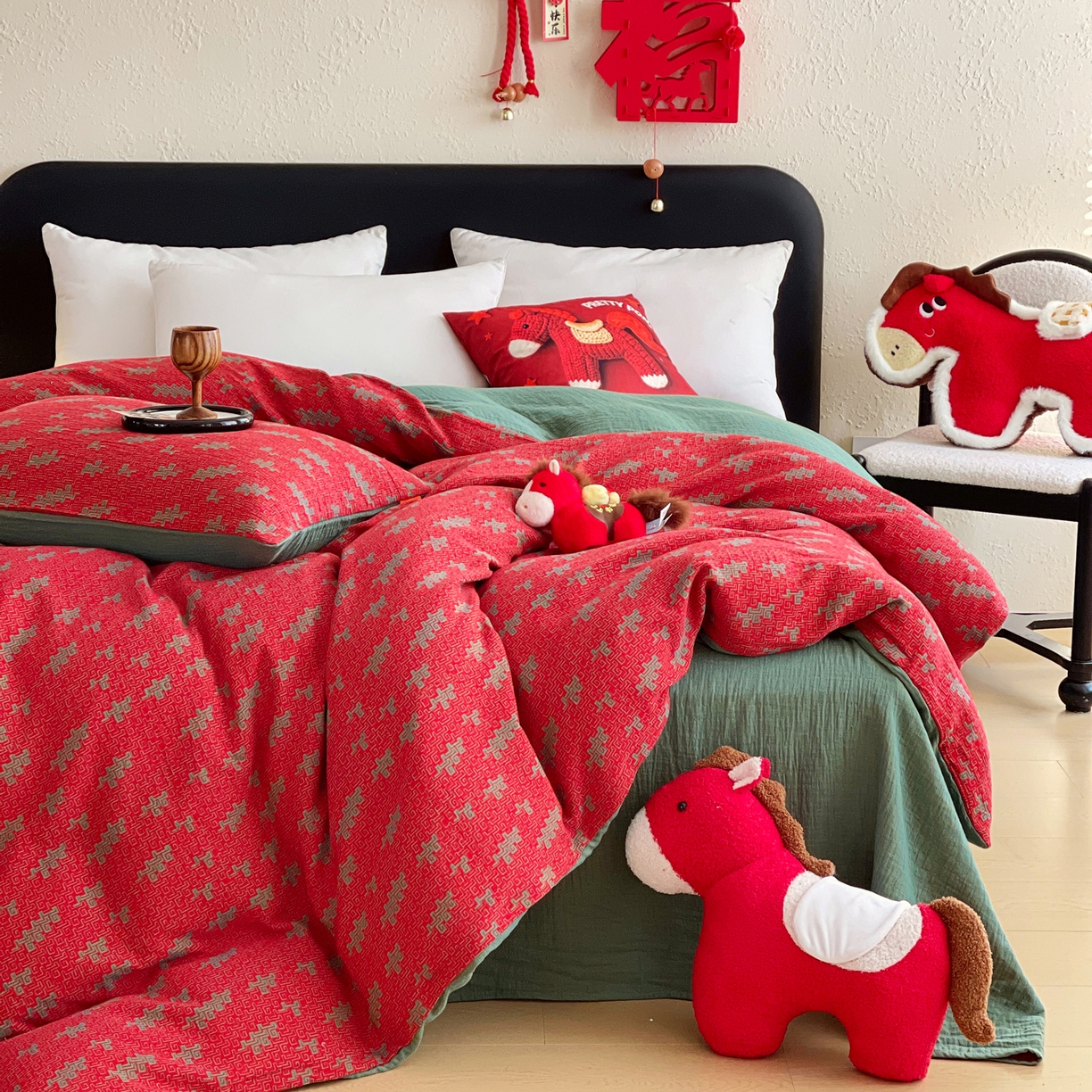 91家纺网 家纺一手货源 找家纺 春皖家纺 2026新款全棉色织双层纱提花百福系列拉链款-单被套 红赤兔