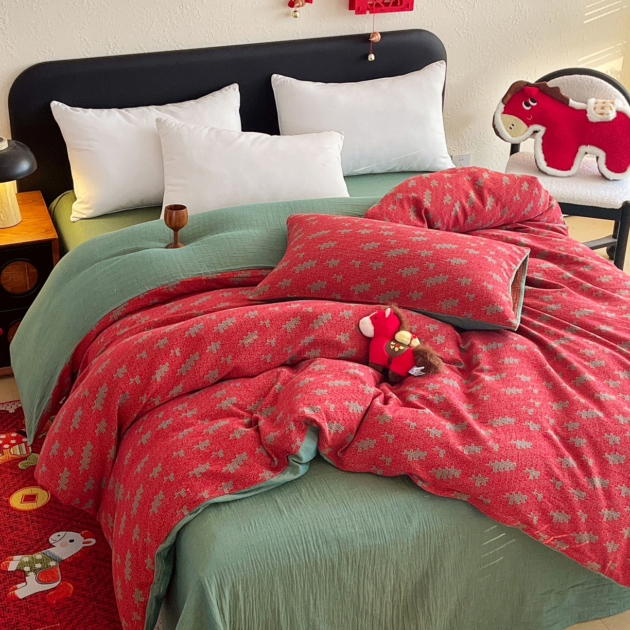 91家纺网 家纺一手货源 找家纺 春皖家纺 2026新款全棉色织双层纱提花百福系列拉链款-单被套 红赤兔