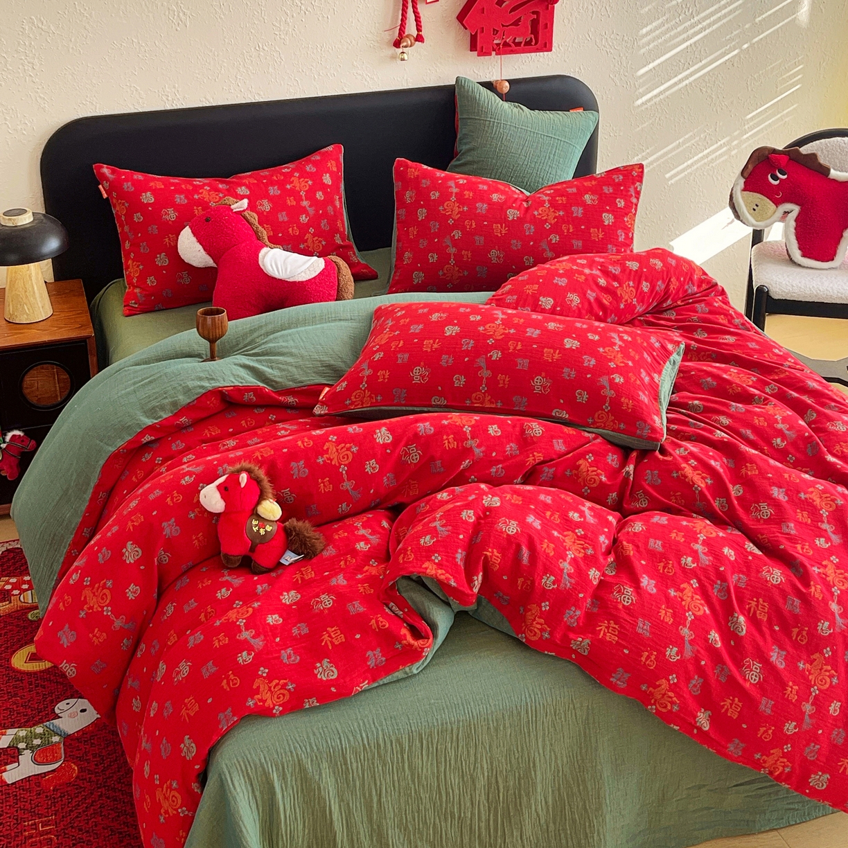 91家纺网 家纺一手货源 找家纺 春皖家纺 2026新款全棉色织双层纱提花百福系列拉链款-四件套 红福马