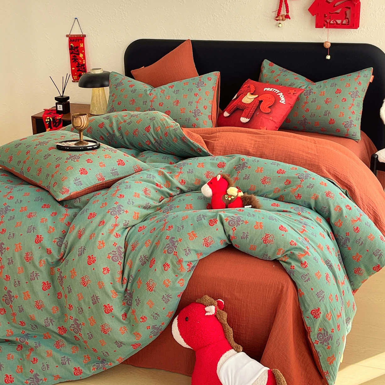 91家纺网 家纺一手货源 找家纺 春皖家纺 2026新款全棉色织双层纱提花百福系列拉链款-四件套 绿福马