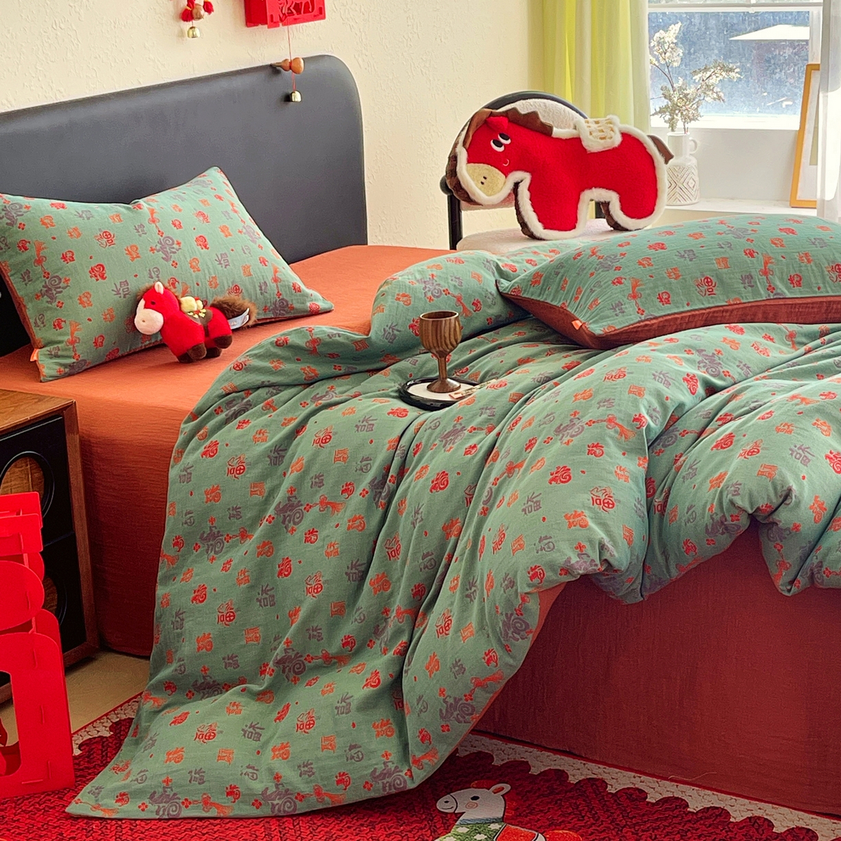 91家纺网 家纺一手货源 找家纺 春皖家纺 2026新款全棉色织双层纱提花百福系列拉链款-四件套 绿福马