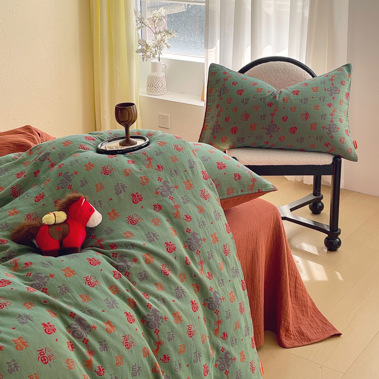 91家纺网 家纺一手货源 找家纺 春皖家纺 2026新款全棉色织双层纱提花百福系列拉链款-四件套 绿福马