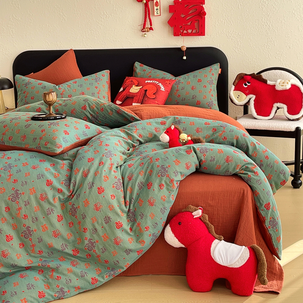 91家纺网 家纺一手货源 找家纺 春皖家纺 2026新款全棉色织双层纱提花百福系列拉链款-四件套 绿福马