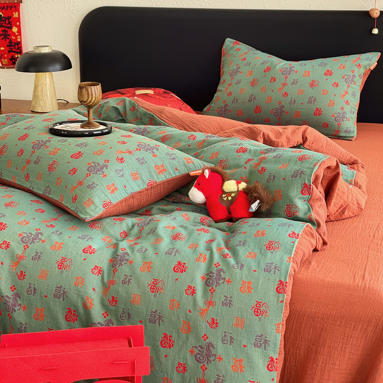 91家纺网 家纺一手货源 找家纺 春皖家纺 2026新款全棉色织双层纱提花百福系列拉链款-四件套 绿福马