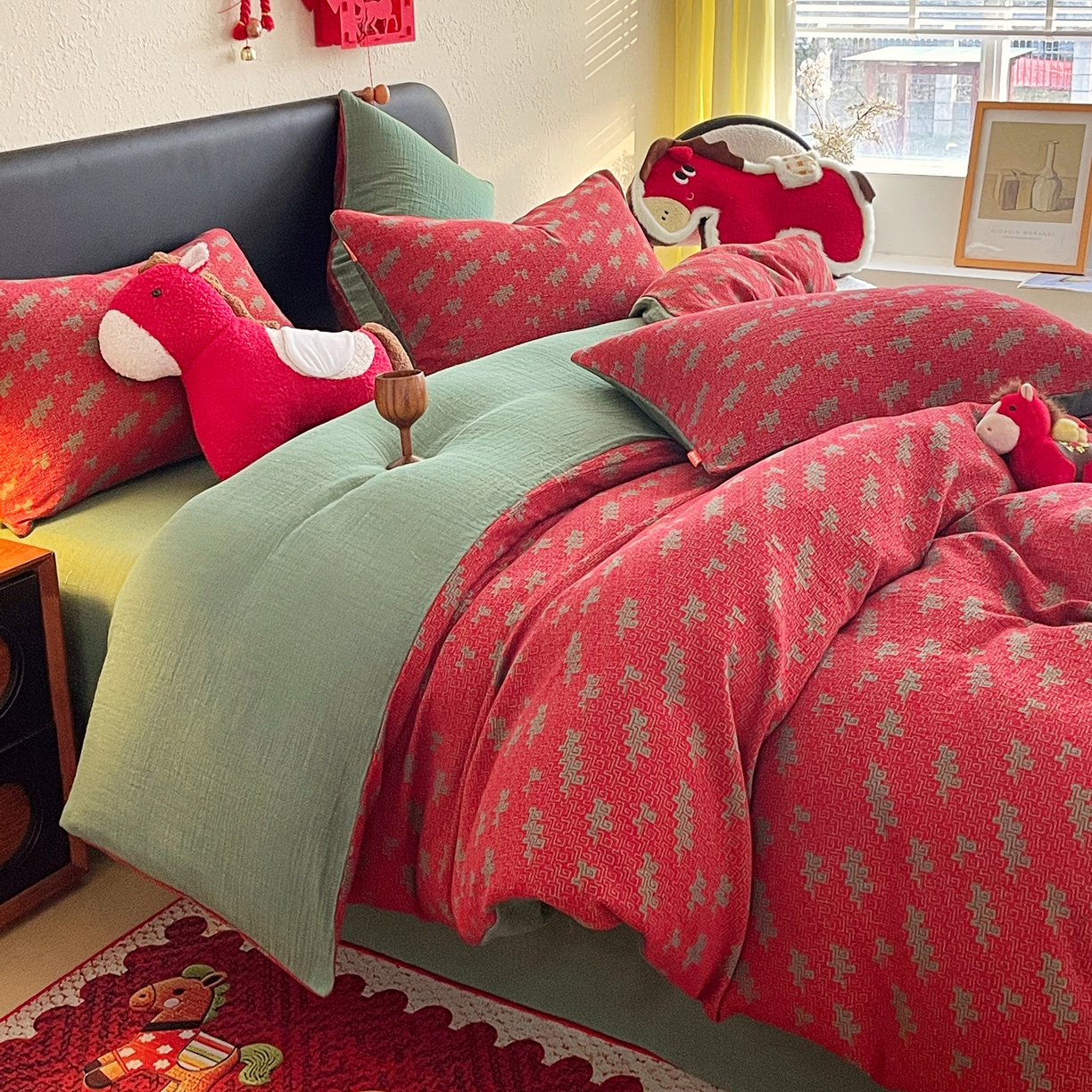 91家纺网 家纺一手货源 找家纺 春皖家纺 2026新款全棉色织双层纱提花百福系列拉链款-四件套 红赤兔