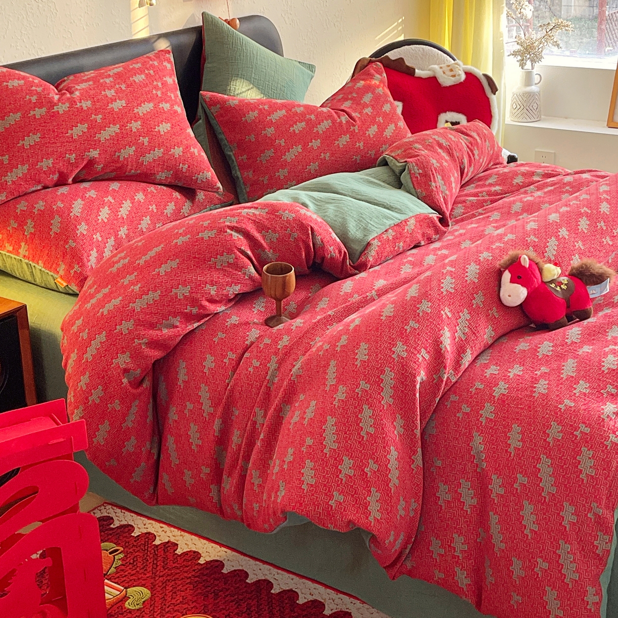 91家纺网 家纺一手货源 找家纺 春皖家纺 2026新款全棉色织双层纱提花百福系列拉链款-四件套 红赤兔