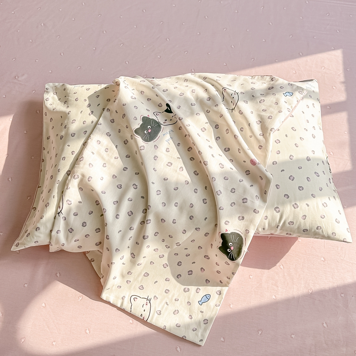 91家纺网 家纺一手货源 找家纺 颜选 2026新款全棉纯棉印花四件套 粉红顽皮猫