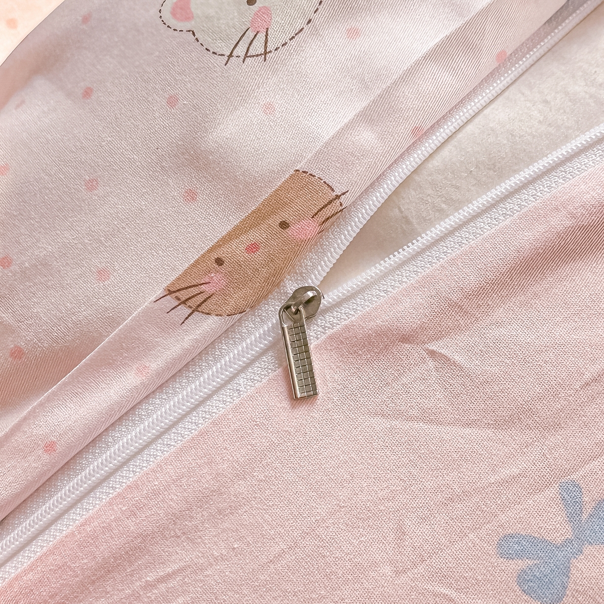 91家纺网 家纺一手货源 找家纺 颜选 2026新款全棉纯棉印花四件套 猫猫乐园