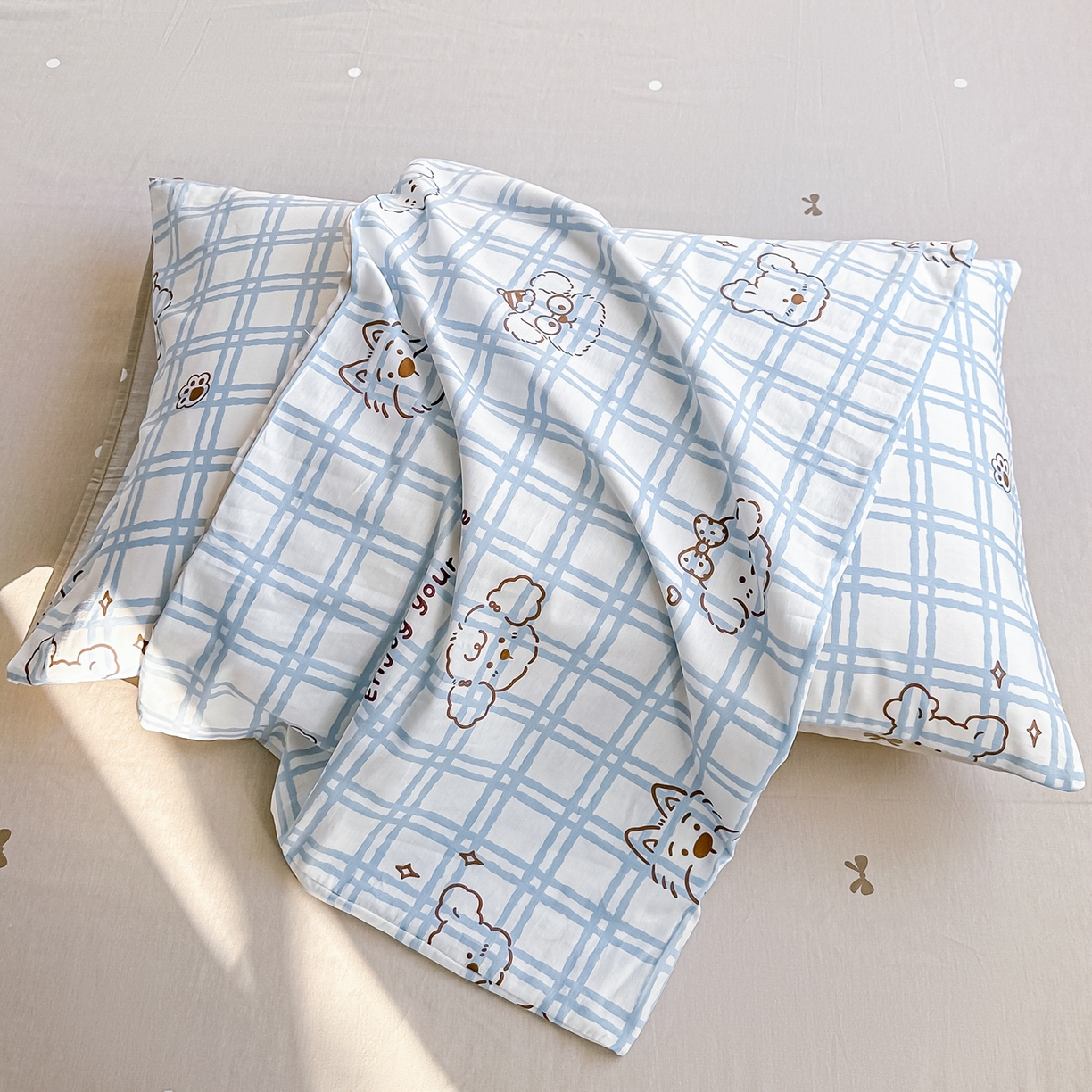 91家纺网 家纺一手货源 找家纺 颜选 2026新款全棉纯棉印花四件套 忧郁棕熊