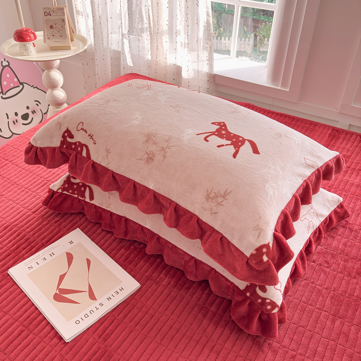 91家纺网 家纺一手货源 找家纺 （总）梵克保罗 2026新款花边款牛奶绒印花贺岁款床盖四件套床褥炕垫四件套