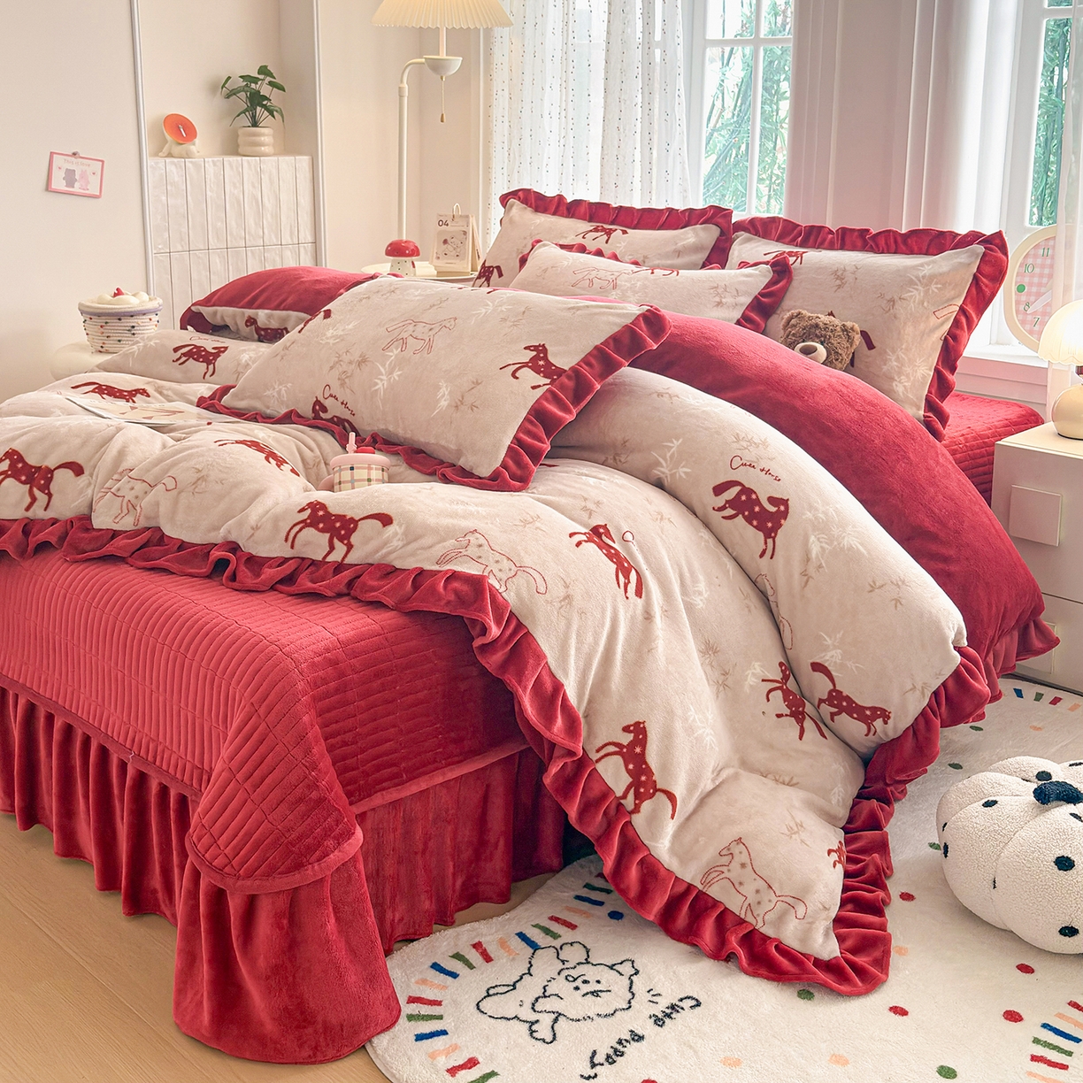 91家纺网 家纺一手货源 找家纺 梵克保罗 2026新款花边款牛奶绒印花贺岁款床盖四件套床褥炕垫四件套 花边款-经典小马