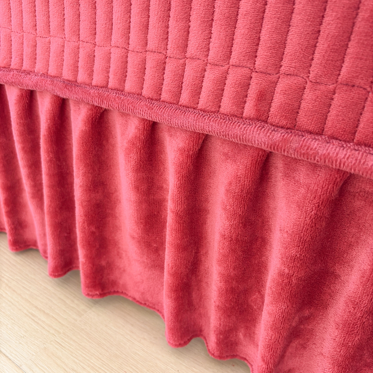 91家纺网 家纺一手货源 找家纺 梵克保罗 2026新款花边款牛奶绒印花贺岁款床盖四件套床褥炕垫四件套 花边款-经典小马