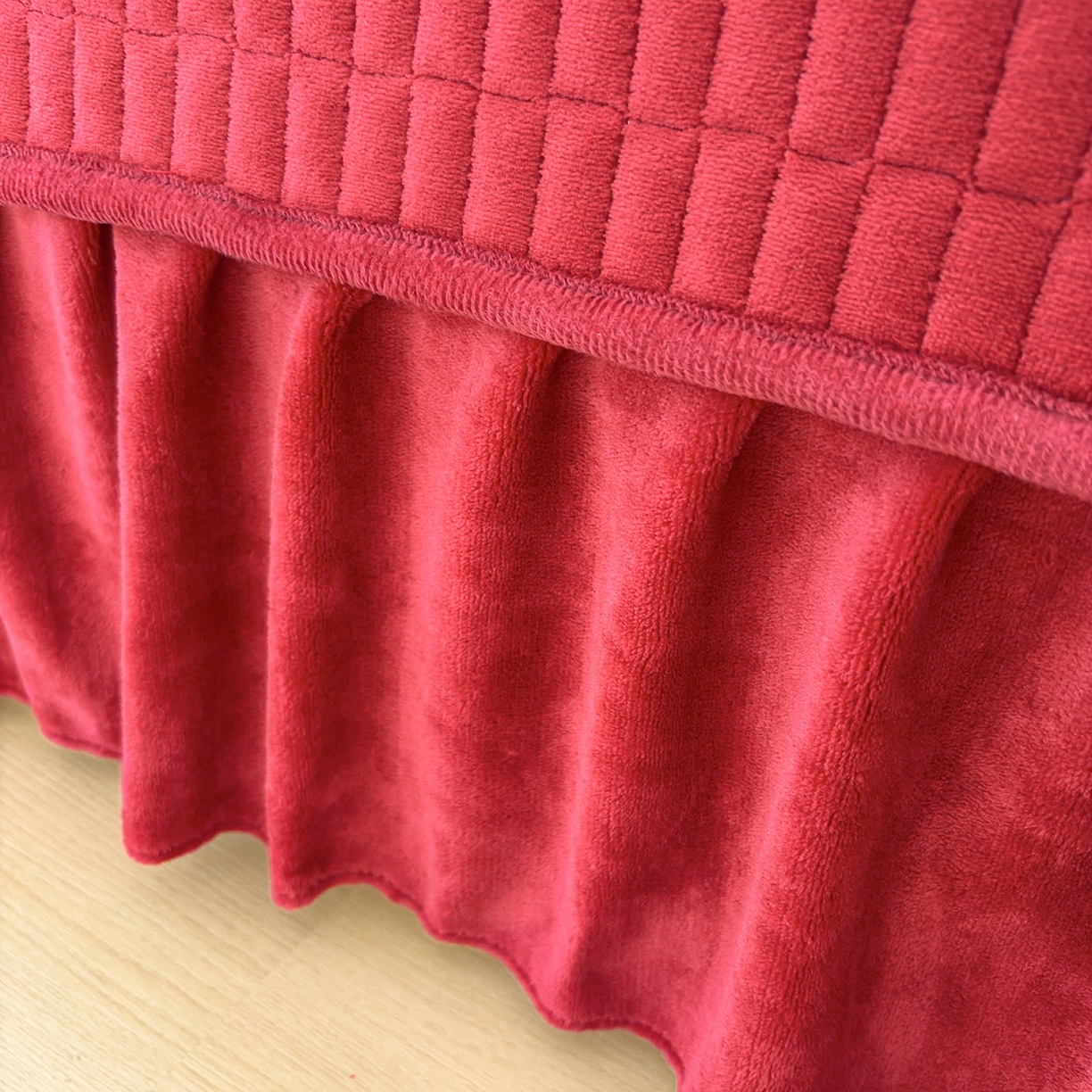 91家纺网 家纺一手货源 找家纺 梵克保罗 2026新款花边款牛奶绒印花贺岁款床盖四件套床褥炕垫四件套 花边款-新年小马