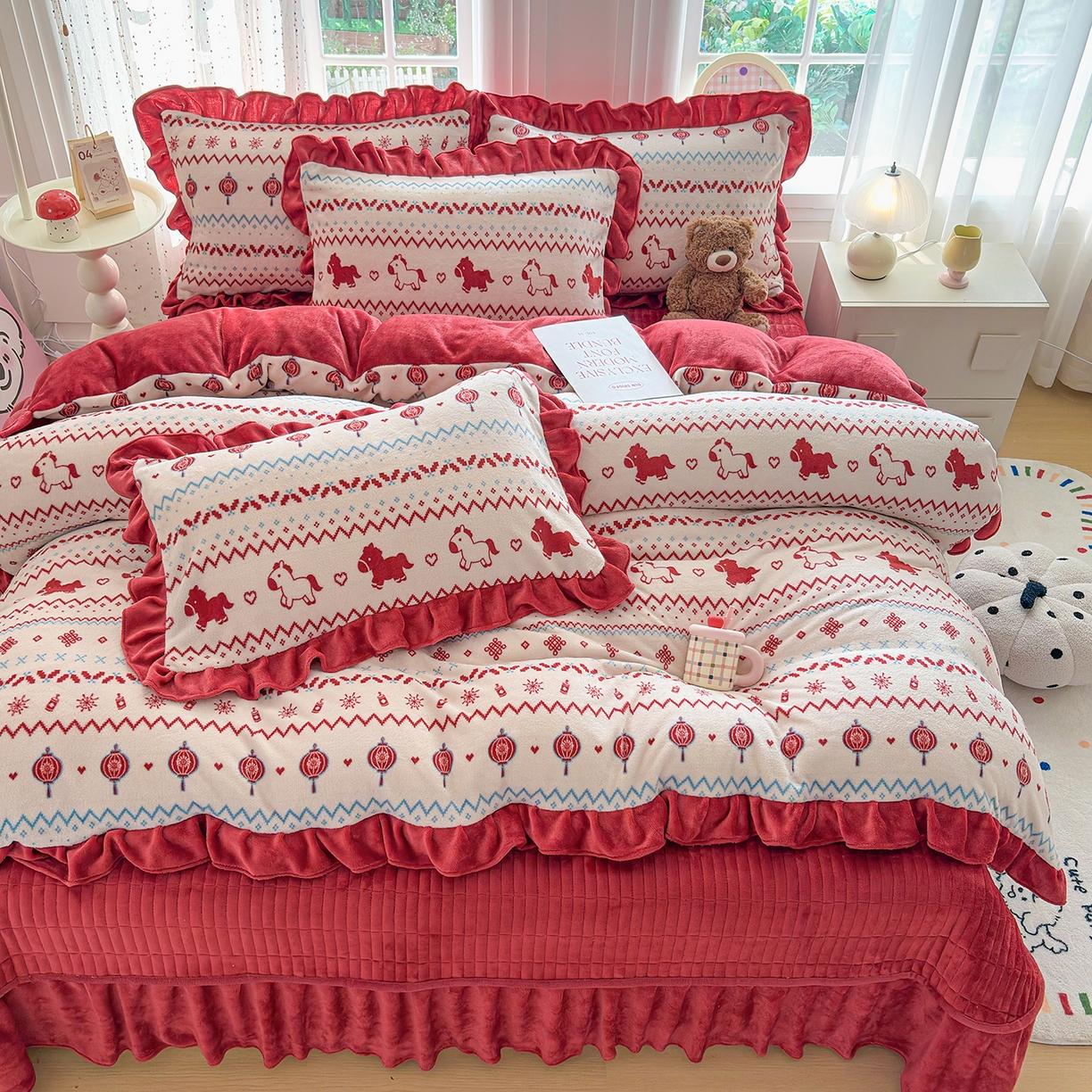 91家纺网 家纺一手货源 找家纺 梵克保罗 2026新款花边款牛奶绒印花贺岁款床盖四件套床褥炕垫四件套 花边款-马上有福