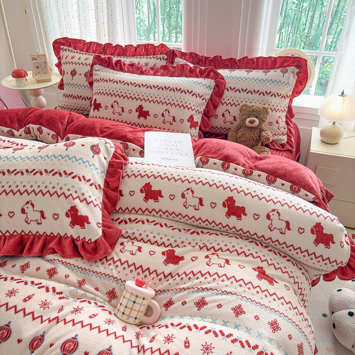 91家纺网 家纺一手货源 找家纺 梵克保罗 2026新款花边款牛奶绒印花贺岁款床盖四件套床褥炕垫四件套 花边款-马上有福