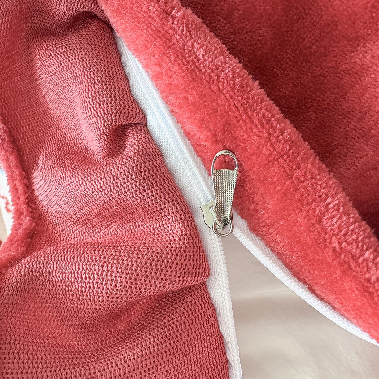 91家纺网 家纺一手货源 找家纺 梵克保罗 2026新款花边款牛奶绒印花贺岁款床盖四件套床褥炕垫四件套 花边款-马上有福