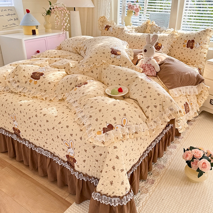 91家纺网 家纺一手货源 找家纺 韩约家纺 2026新款韩式双层花边古法棉感床盖四件套 萌萌兔