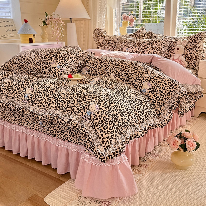 91家纺网 家纺一手货源 找家纺 韩约家纺 2026新款韩式双层花边古法棉感床盖四件套 豹纹女孩