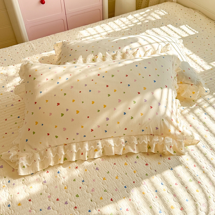 91家纺网 家纺一手货源 找家纺 韩约家纺 2026新款韩式双层花边古法棉感床盖四件套 彩心