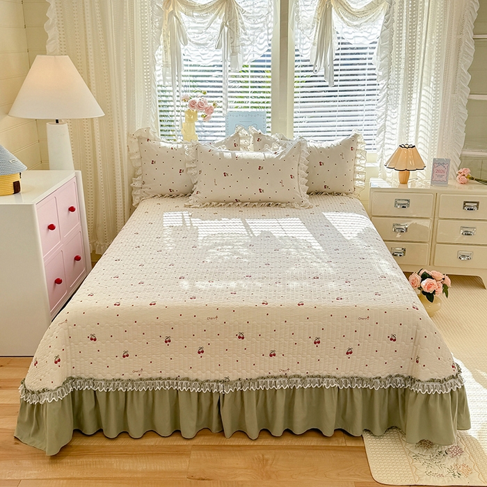 91家纺网 家纺一手货源 找家纺 韩约家纺 2026新款韩式双层花边古法棉感床盖四件套 甜心樱桃