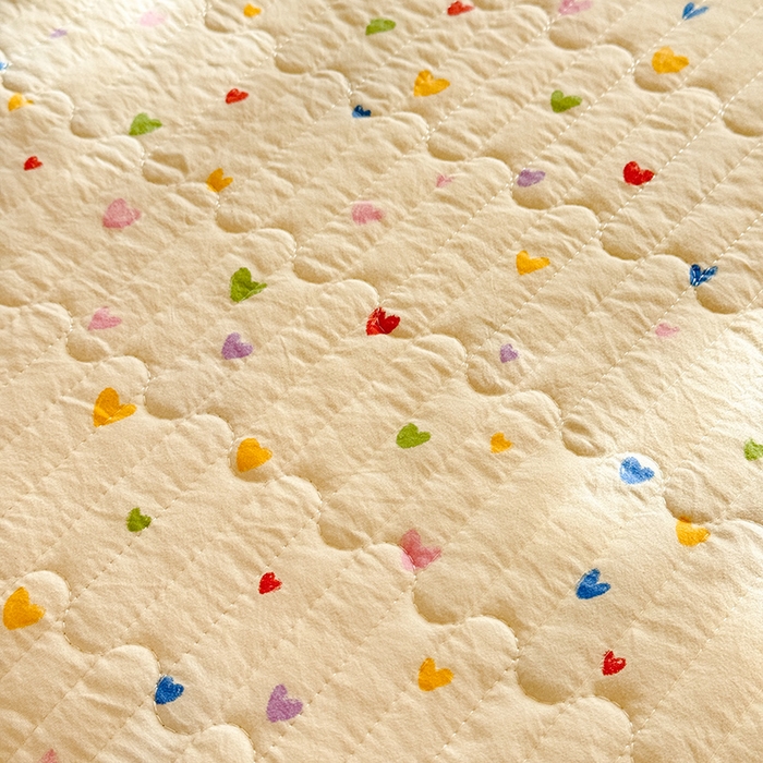 91家纺网 家纺一手货源 找家纺 韩约家纺 2026新款韩式双层花边古法棉感床盖四件套 彩心