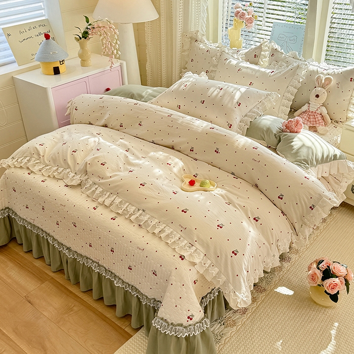 91家纺网 家纺一手货源 找家纺 韩约家纺 2026新款韩式双层花边古法棉感床盖四件套 甜心樱桃