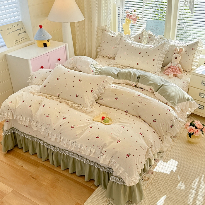 91家纺网 家纺一手货源 找家纺 韩约家纺 2026新款韩式双层花边古法棉感床盖四件套 甜心樱桃