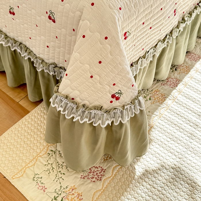 91家纺网 家纺一手货源 找家纺 韩约家纺 2026新款韩式双层花边古法棉感床盖四件套 甜心樱桃