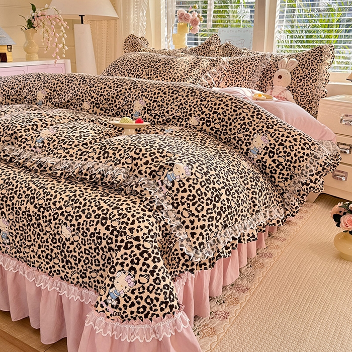 91家纺网 家纺一手货源 找家纺 韩约家纺 2026新款韩式双层花边古法棉感床盖四件套 豹纹女孩