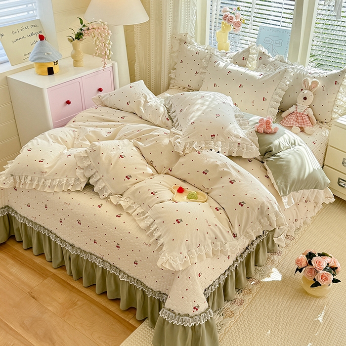 91家纺网 家纺一手货源 找家纺 韩约家纺 2026新款韩式双层花边古法棉感床盖四件套 甜心樱桃