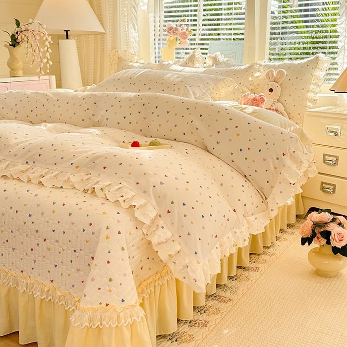 91家纺网 家纺一手货源 找家纺 韩约家纺 2026新款韩式双层花边古法棉感床盖四件套 彩心