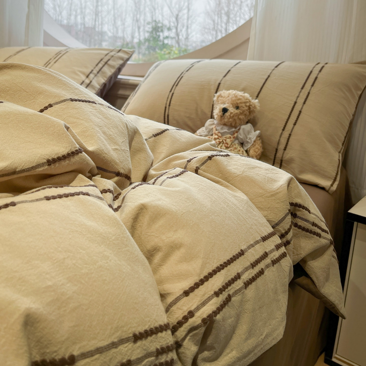 91家纺网 家纺一手货源 找家纺 莱茵家居 2026新款A类60支全棉纯棉复古美拉德色织提花四件套-慕星系列 慕星-深棕