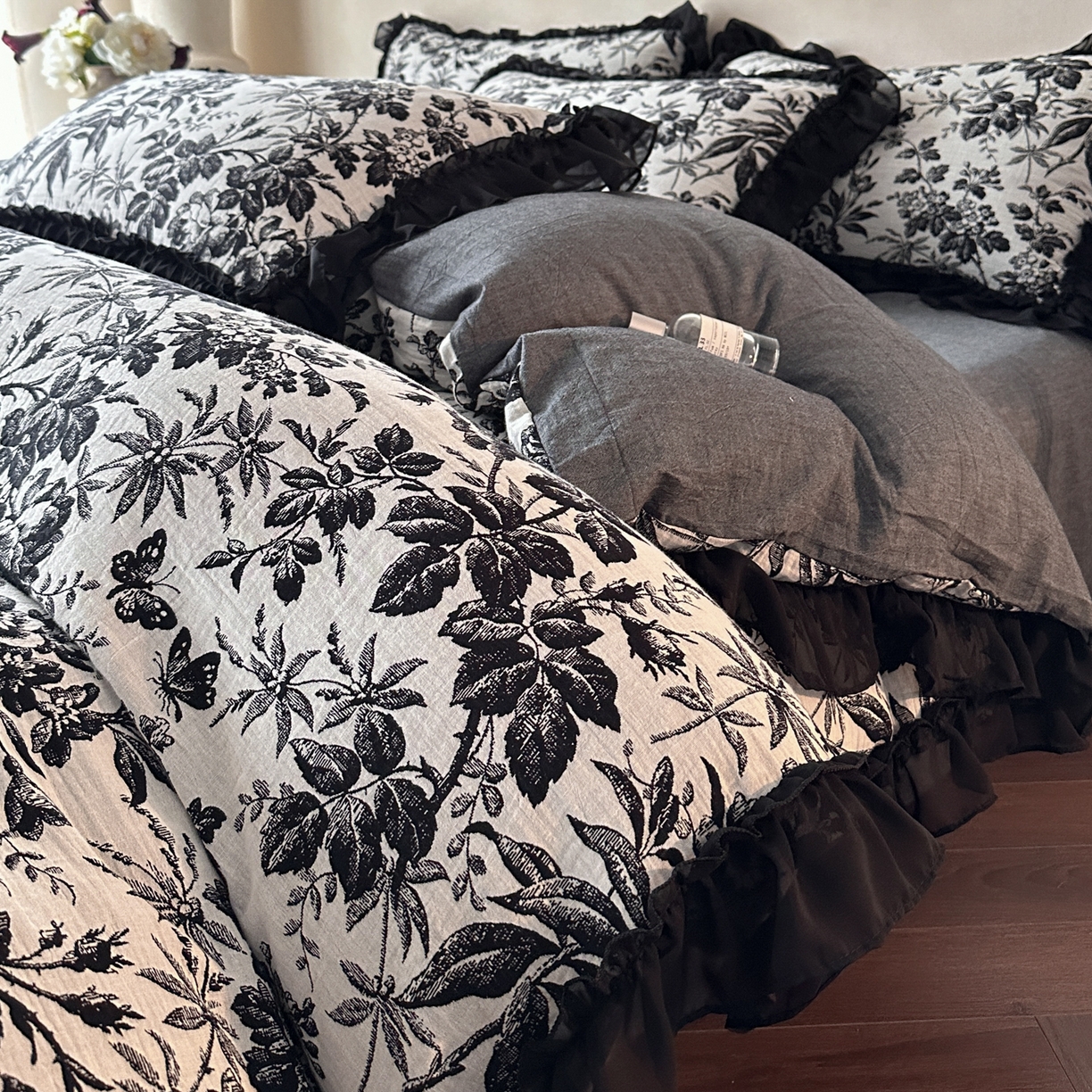 91家纺网 家纺一手货源 找家纺 （总）莱茵家居 2026新款A类法式花边复古60支全棉纯棉色织大提花四件套-梦境系列