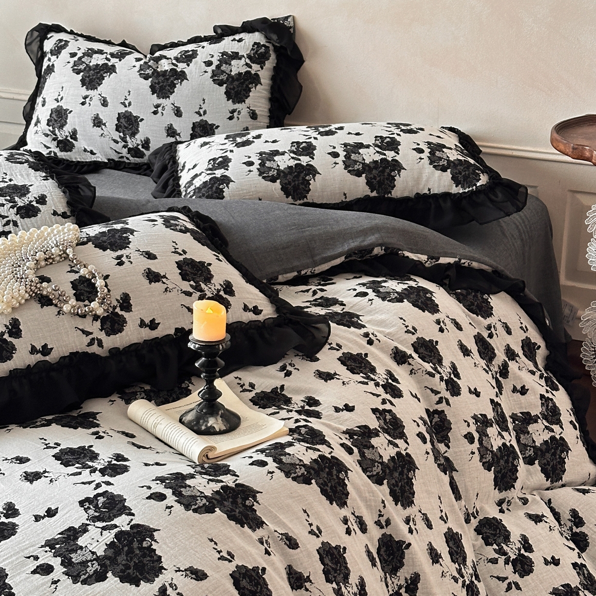 91家纺网 家纺一手货源 找家纺 莱茵家居 2026新款A类法式花边复古60支全棉纯棉色织大提花四件套-梦境系列 梦境-油墨