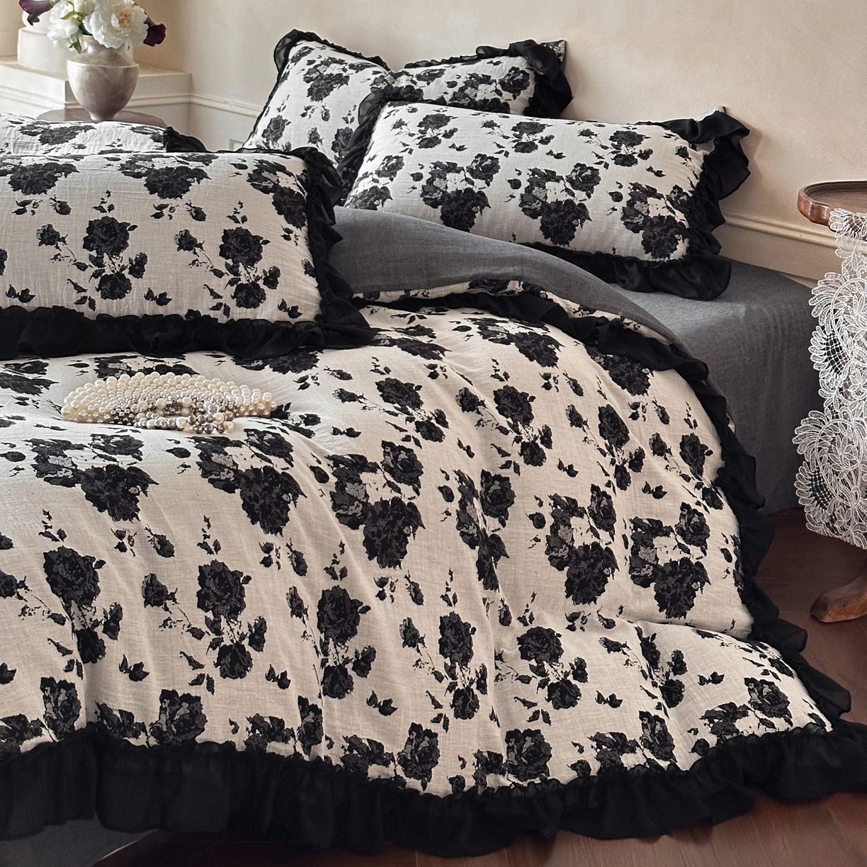 91家纺网 家纺一手货源 找家纺 莱茵家居 2026新款A类法式花边复古60支全棉纯棉色织大提花四件套-梦境系列 梦境-油墨