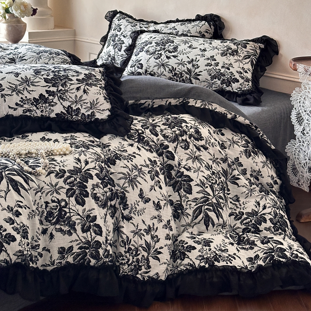 91家纺网 家纺一手货源 找家纺 莱茵家居 2026新款A类法式花边复古60支全棉纯棉色织大提花四件套-梦境系列 梦境-鸢尾