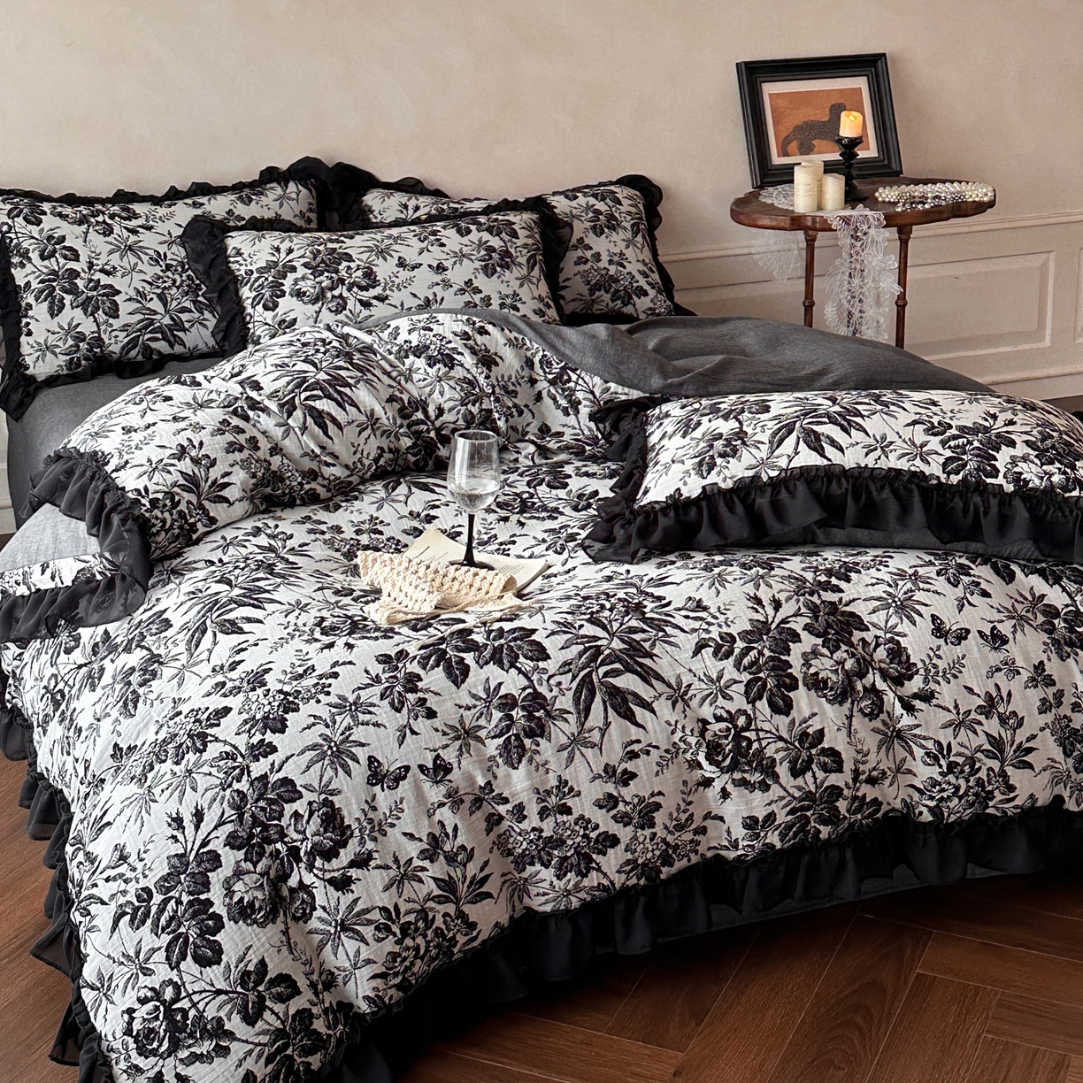 91家纺网 家纺一手货源 找家纺 莱茵家居 2026新款A类法式花边复古60支全棉纯棉色织大提花四件套-梦境系列 梦境-鸢尾