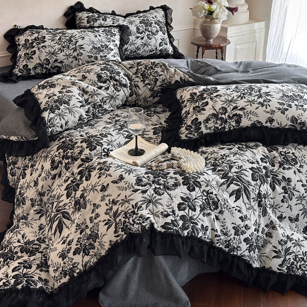 91家纺网 家纺一手货源 找家纺 莱茵家居 2026新款A类法式花边复古60支全棉纯棉色织大提花四件套-梦境系列 梦境-鸢尾