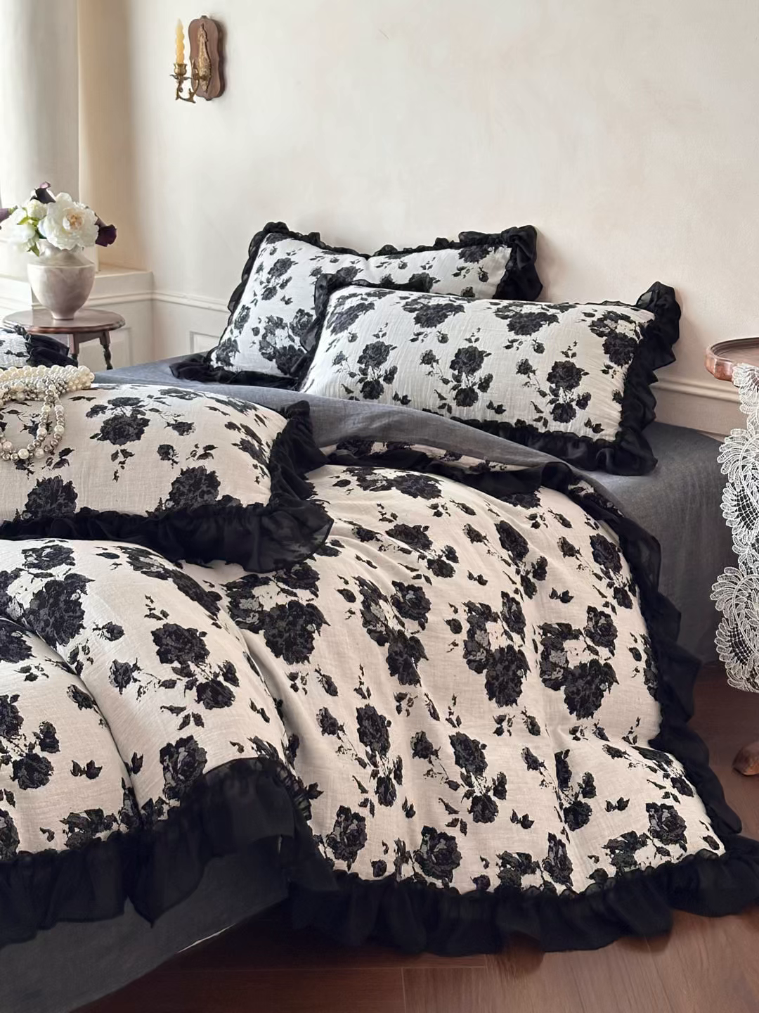 91家纺网 家纺一手货源 找家纺 莱茵家居 2026新款A类法式花边复古60支全棉纯棉色织大提花四件套-梦境系列 梦境-油墨