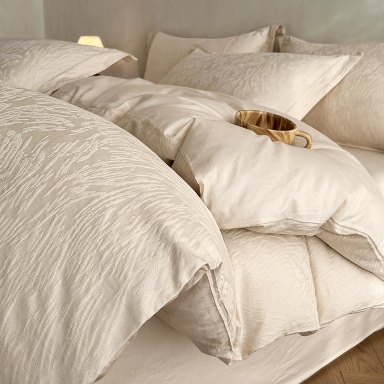 91家纺网 家纺一手货源 找家纺 （总）莱茵家居 2026新款A类60支长绒棉纯棉提花贡缎大提花四件套光泽绸缎感轻奢风