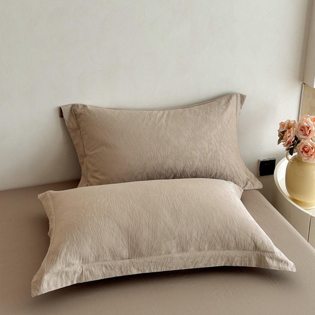 91家纺网 家纺一手货源 找家纺 莱茵家居 2026新款A类60支长绒棉纯棉提花贡缎大提花四件套光泽绸缎感轻奢风 枝漫‌-咖