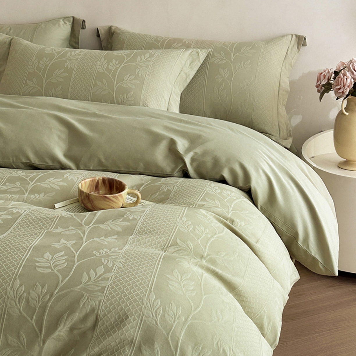 91家纺网 家纺一手货源 找家纺 莱茵家居 2026新款A类60支长绒棉纯棉提花贡缎大提花四件套光泽绸缎感轻奢风 湫波-绿