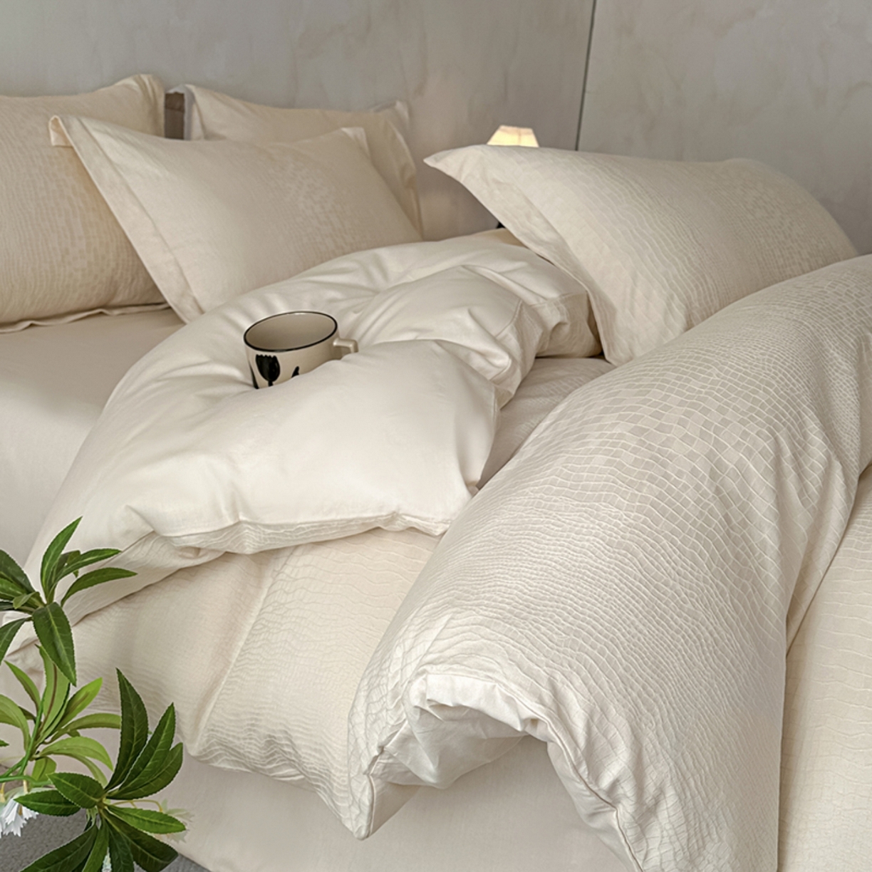 91家纺网 家纺一手货源 找家纺 莱茵家居 2026新款A类60支长绒棉纯棉提花贡缎大提花四件套光泽绸缎感轻奢风 素简-奶白